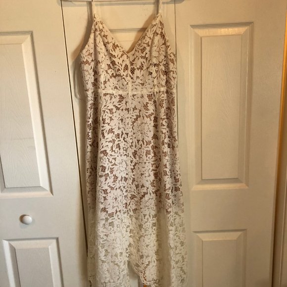 Lulu's M white lace dress - Picture 2 of 4